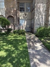 Building Photo - 705 Towne House Ln
