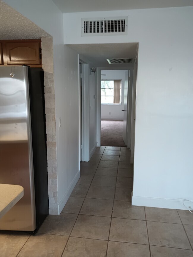Foto del edificio - 1235 S Highland Ave