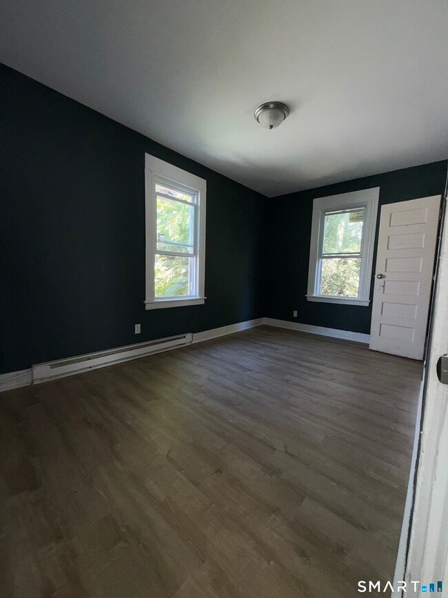 Building Photo - 69 Lounsbury St