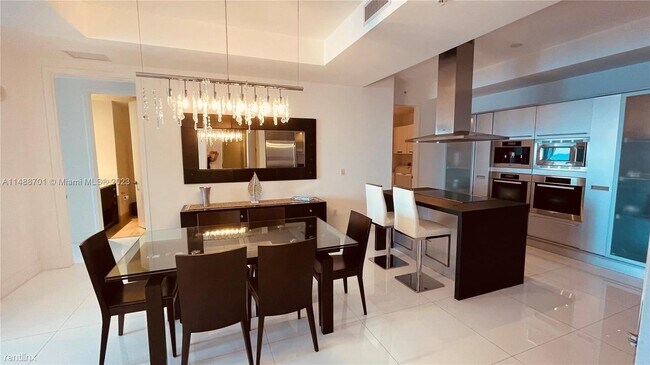 Foto del edificio - 2 br, 2.5 bath Condo - 18201 Collins Ave A...