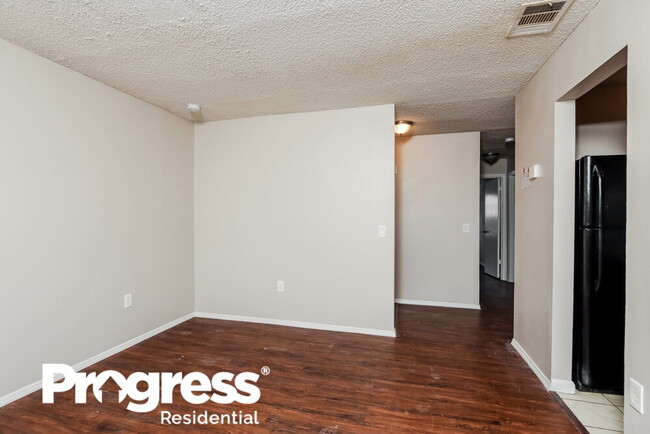 Building Photo - 5115 Pinewood Dr NE