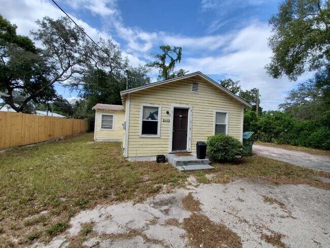Foto del edificio - Sulphur Springs- 3/1 with Fenced Yard