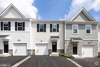 Building Photo - 245 Talucci Dr
