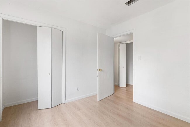 Foto del edificio - 1010 Bird Creek Dr