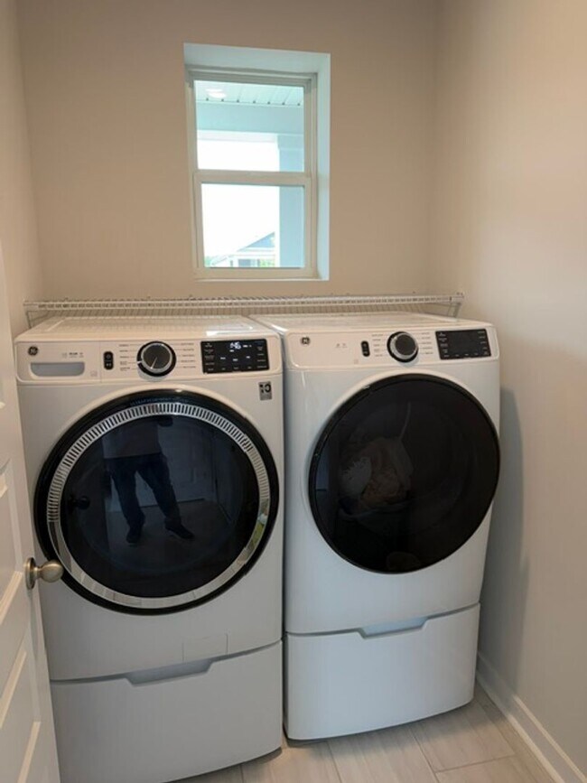 Building Photo - For Lease!! Available in June.  Experience comfortable, low-maintenance living in one of Gallatin...