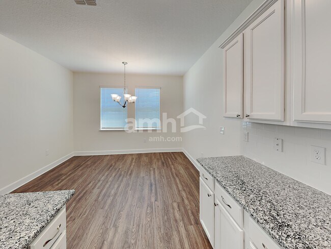 Foto del edificio - 4607 Reisswood Lp