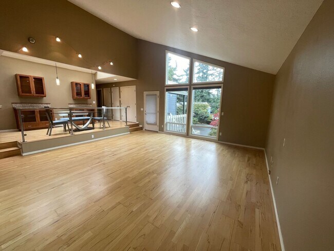 Foto del edificio - $1475 Off First Full Month!!  Georgeous, U...