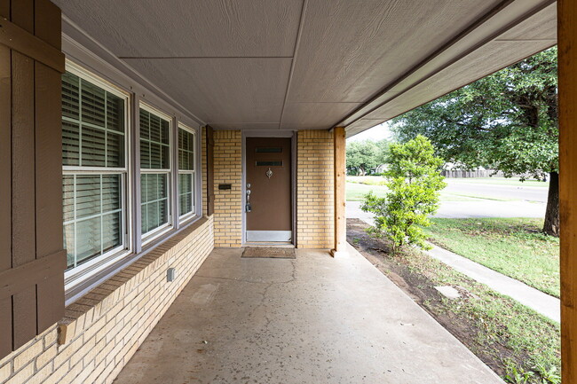 Building Photo - 4 Bedroom in Tech Terrace