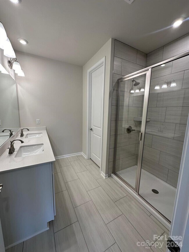 Foto del edificio - 3228 Hutton Garden Ln