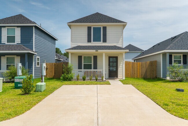 Building Photo - 16755 N Marie Vlg Dr