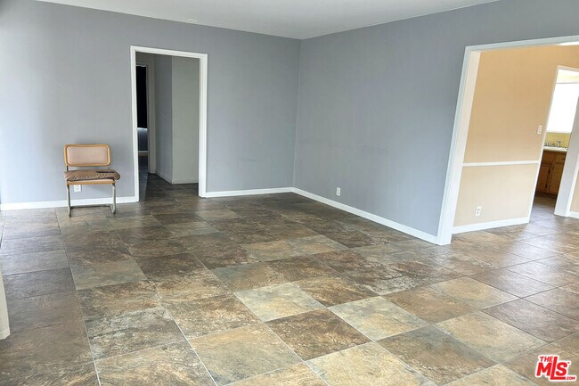 Foto del edificio - 2513 Denmead St
