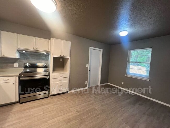 Building Photo - 503 Turtle Creek Dr