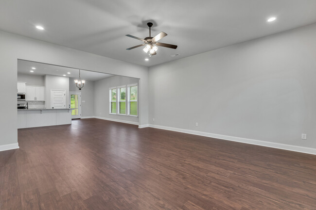 Building Photo - 142 Gardencove Cir