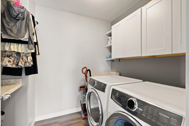 Foto del edificio - 227 Alhambra Dr