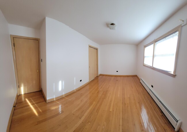 Building Photo - 5409 S Kilbourn Ave