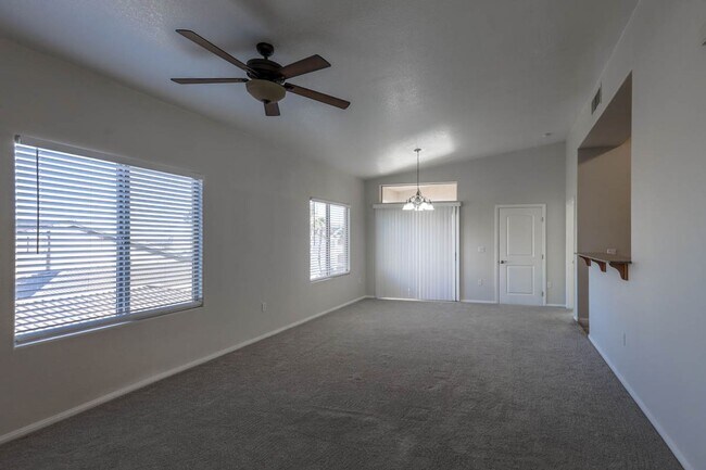 Foto del edificio - Great 2 Bedroom Southwest Vegas Condo With 1 Car Detached Garage