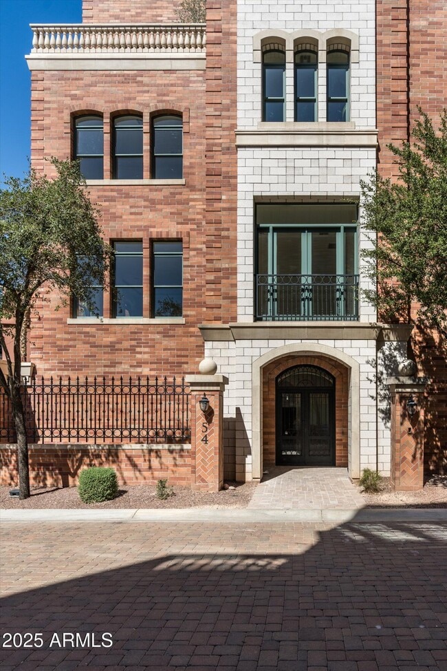 Foto del edificio - 54 W Palm Ln