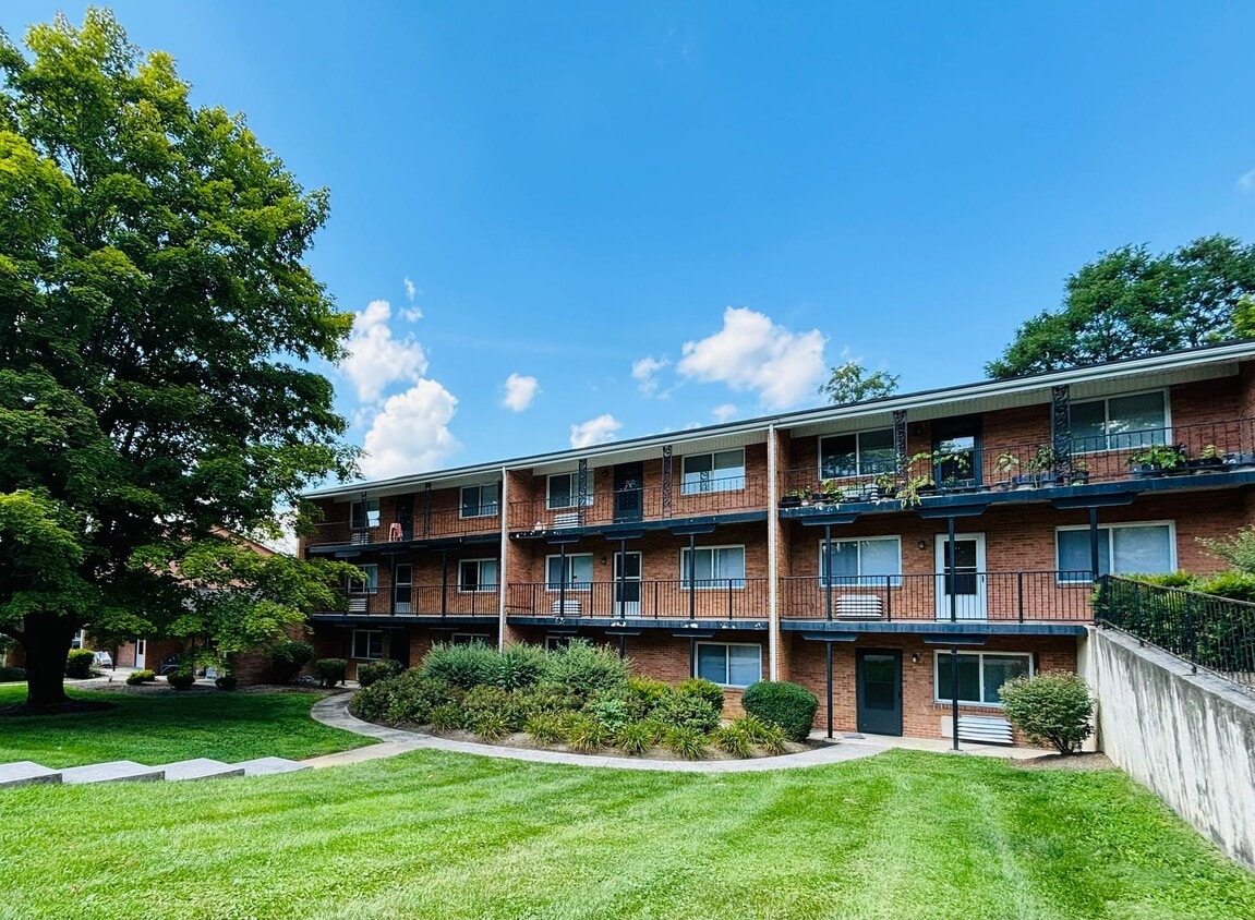 2 Bedroom, 1 Bath Apartment - 2 Bedroom, 1 Bath Apartment