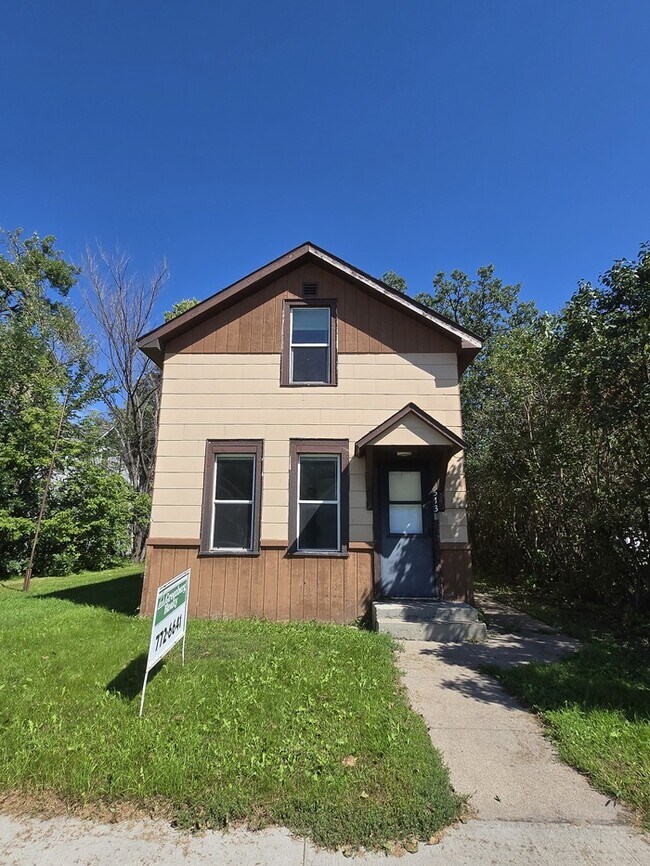 Foto del edificio - 3 Bed/1 Bath with washer and dryer hookups