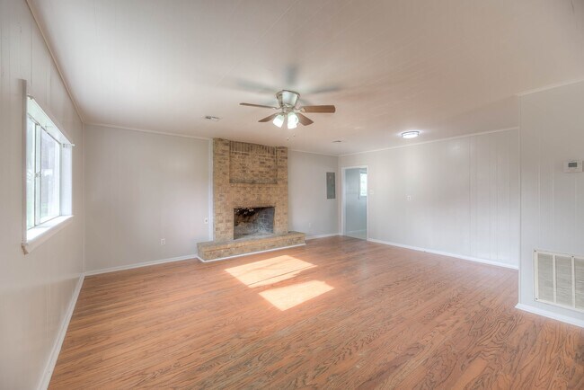 Foto del edificio - 1606 E Taylor Lake Cir