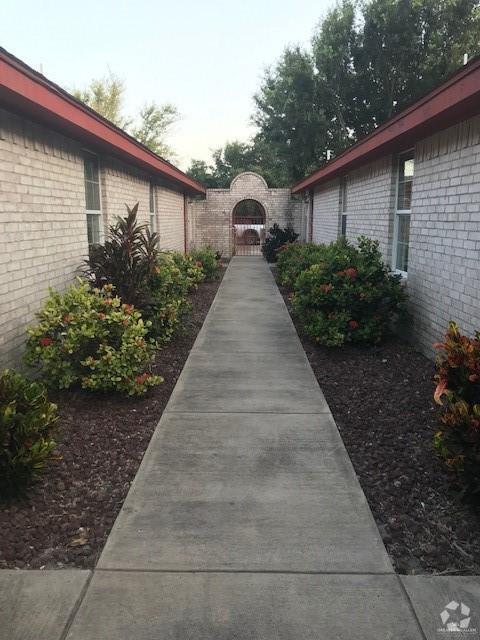Building Photo - 2213 W Candlelight Ln