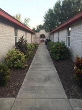 Building Photo - 15 West Dr