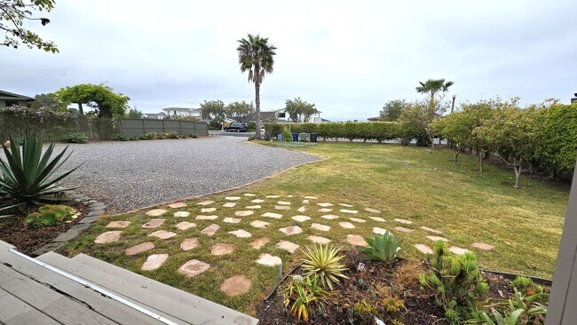 Building Photo - Unique, 2Bd/2BA Single Story House: Large Lot with Ocean/Sunset Views!