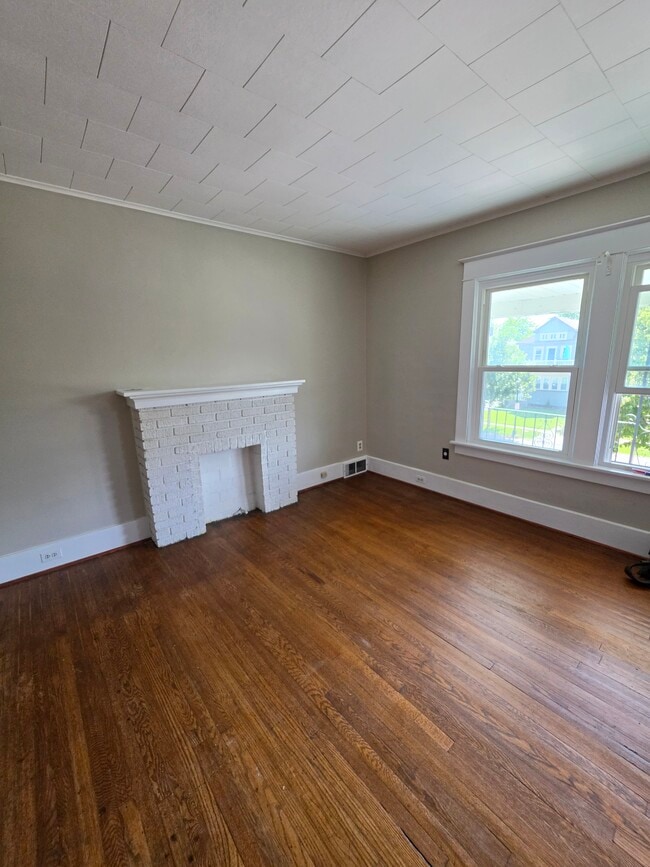 Building Photo - 339 Crestwood Ave