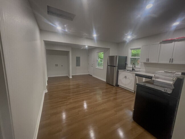 Foto del edificio - Updated 2 Bedroom, 2 Bathroom PET FRIENDLY