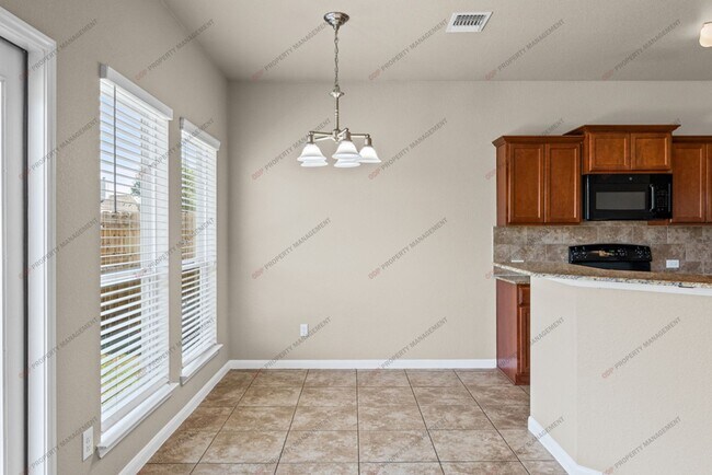 Foto del edificio - 8012 Redbrush