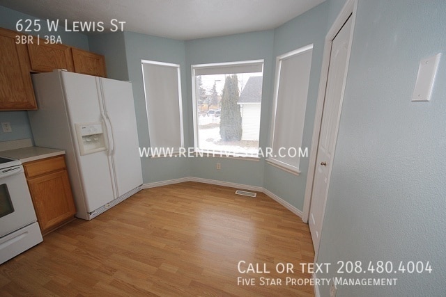 Building Photo - 625 W Lewis St