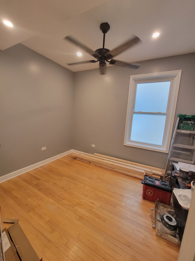 Foto del edificio - 3041 W Leland Ave