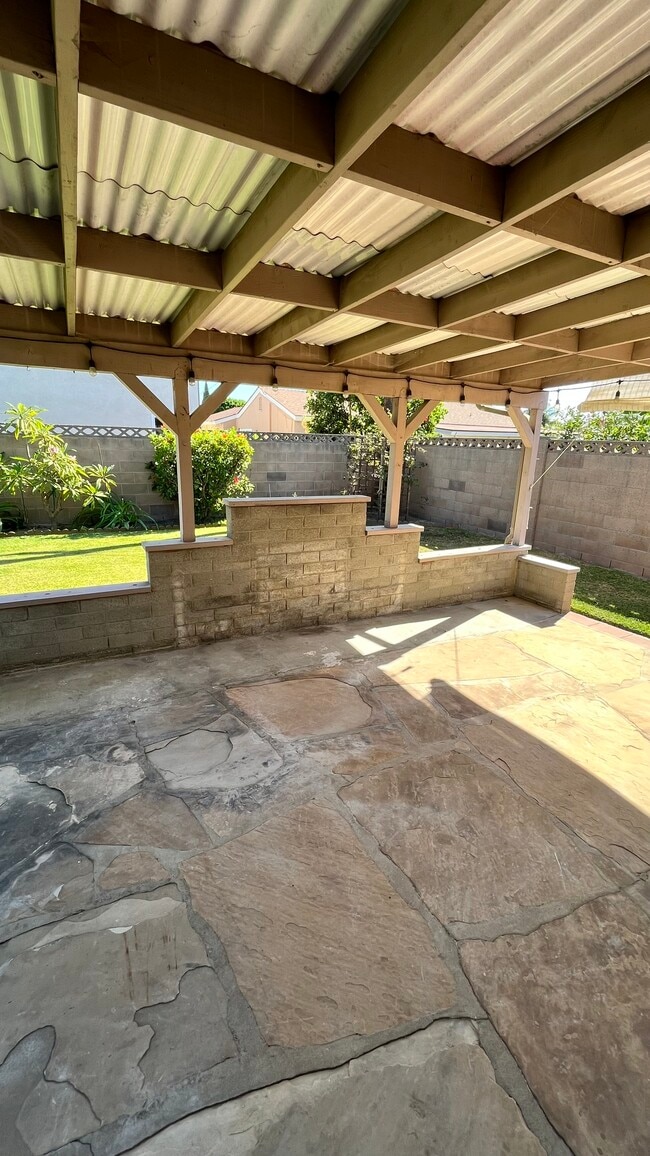 Building Photo - 6524 Myra Ave