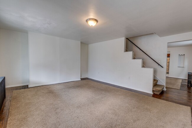 Building Photo - Available August  - Great 3 Bedroom Mt. Wa...
