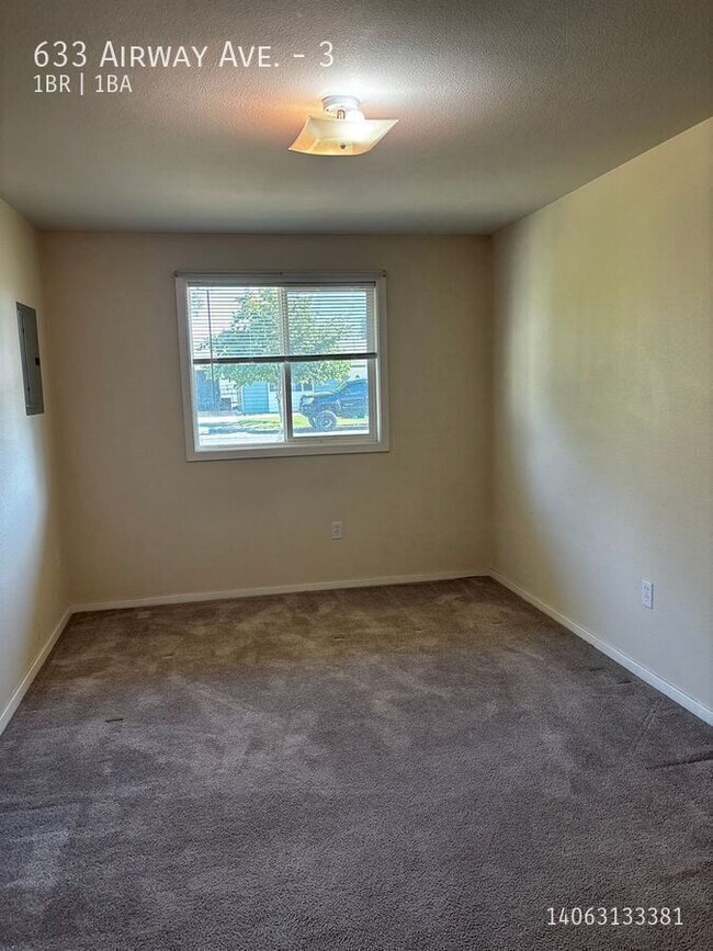 Building Photo - 633 Airway Ave