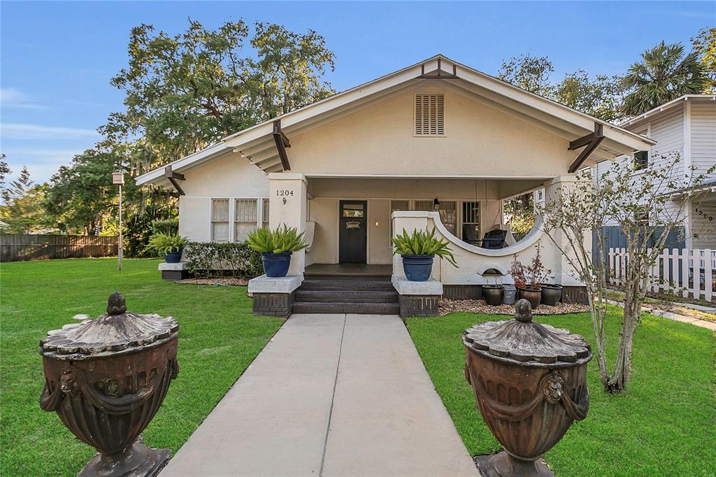 Foto principal - 1204 S Oak Ave