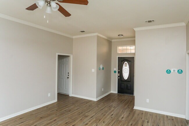 Foto del edificio - 211 Brookhaven Cir