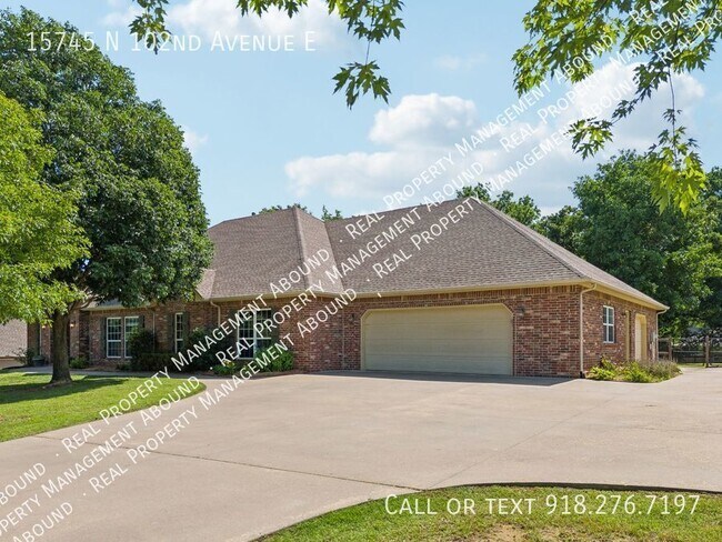 Building Photo - Breathtaking home AVAILBLE NOW!