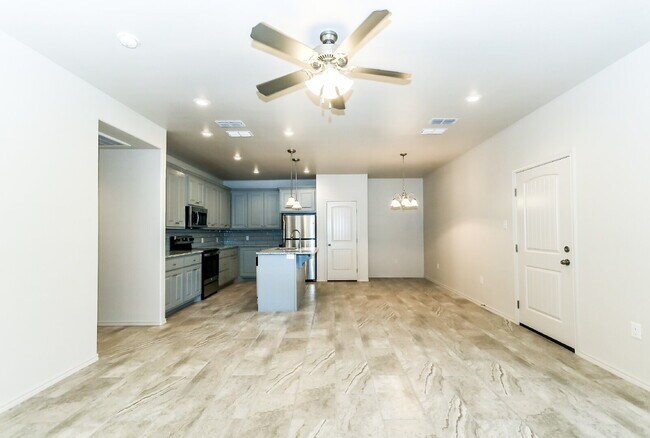 Building Photo - Gorgeous, 3 Bedroom Duplex in Frenship ISD!