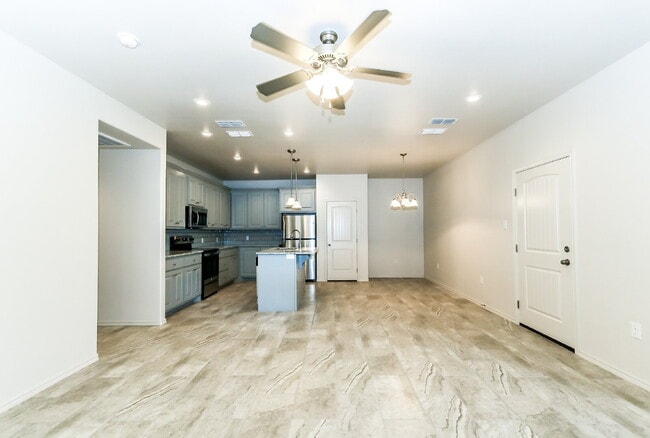 Building Photo - Primrose Pointe Duplex!
