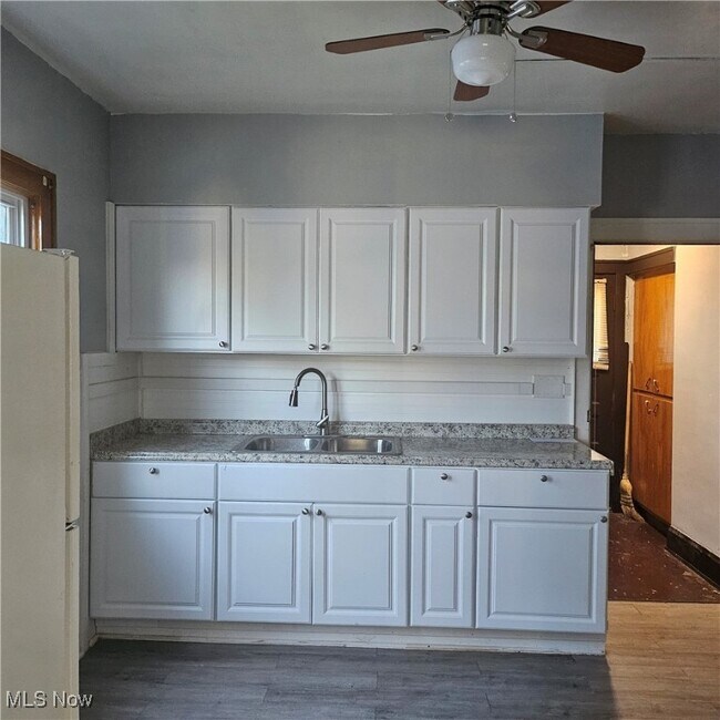 Building Photo - 11430 Methyl Ave