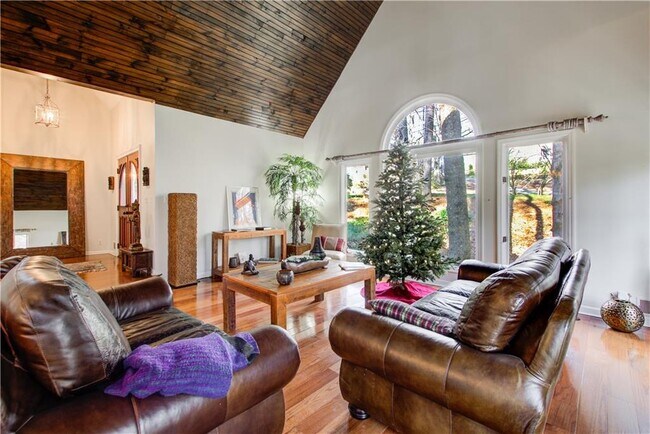 Foto del edificio - 620 Allen Ct NW