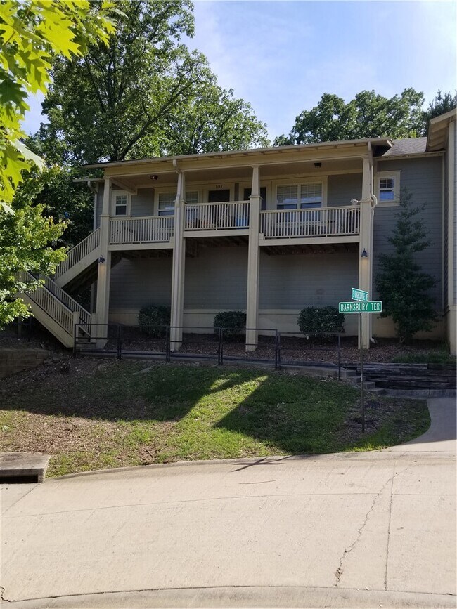 Foto del edificio - 3153 N Barnsbury Terrace