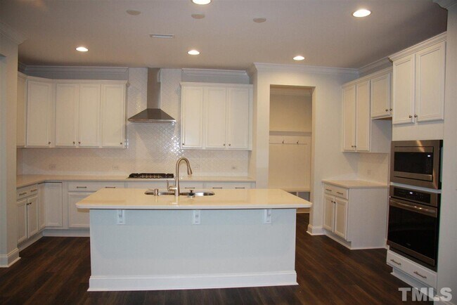 Building Photo - 2926 Thirlestane Dr