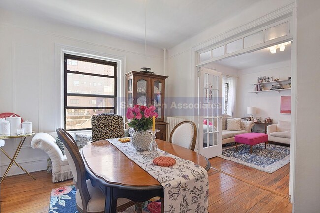 Building Photo - 170 W 89th St