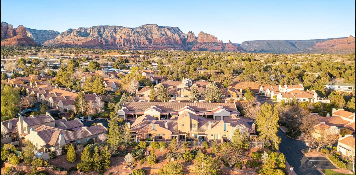 Minutes to hiking, restaurants and stores. - 25 Desert Willow Ln