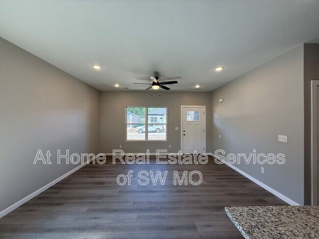 Building Photo - 4930 W Minota St