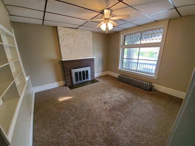 Foto del edificio - 623-625 N 10th Ave E