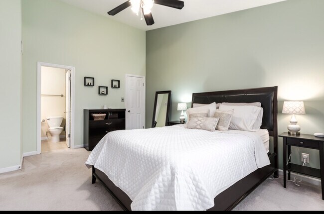 Master with private en-suite - 1468 Briarwood Rd NE