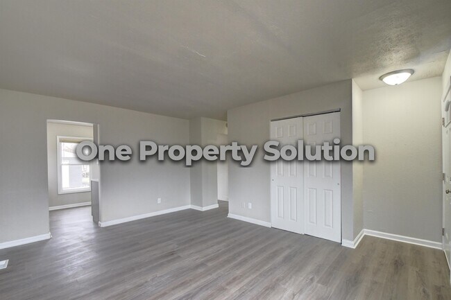 Building Photo - 1236 Cass St